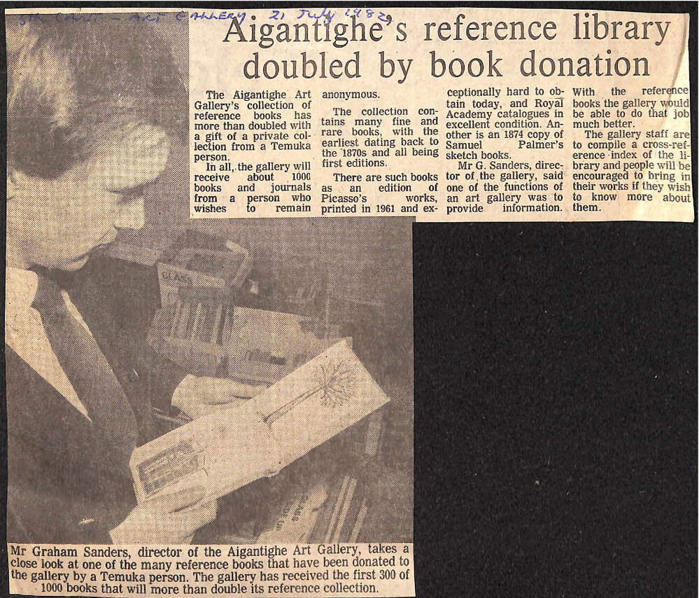 Aigantighe's reference library doubled by book donation