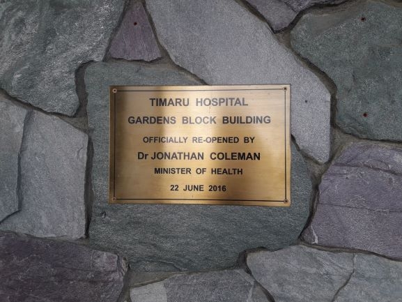 Timaru Hospital Gardens Block plaque