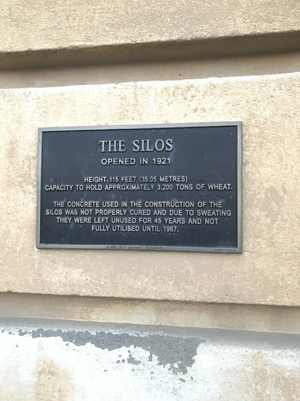 Waimate Grain Silo mural plaque