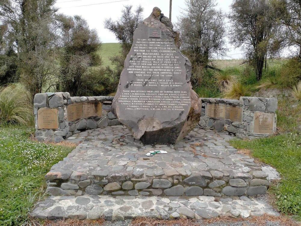 Cave War Memorial monument