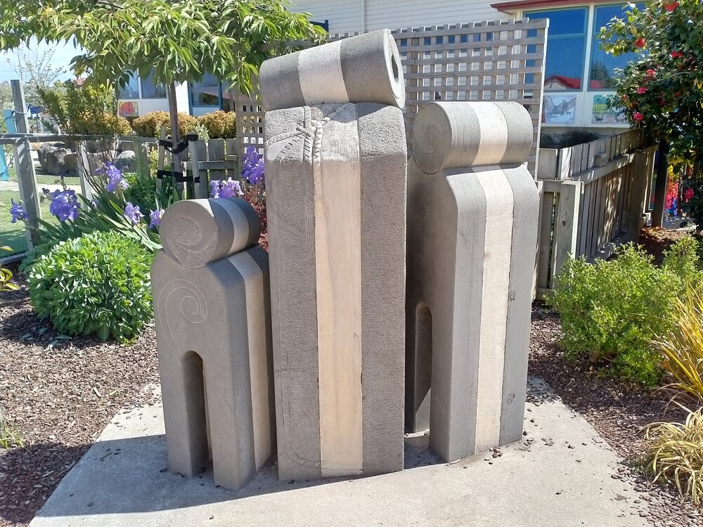 Dan de Har sculpture at Bluestone School