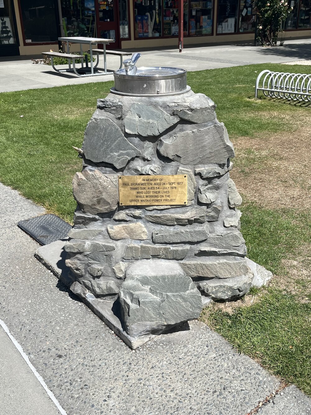 Meeten and Suk Memorial, Twizel