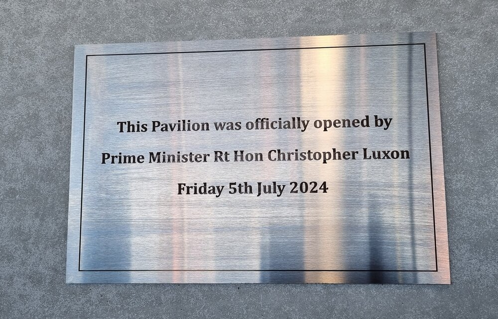 Fraser Park pavilion plaque