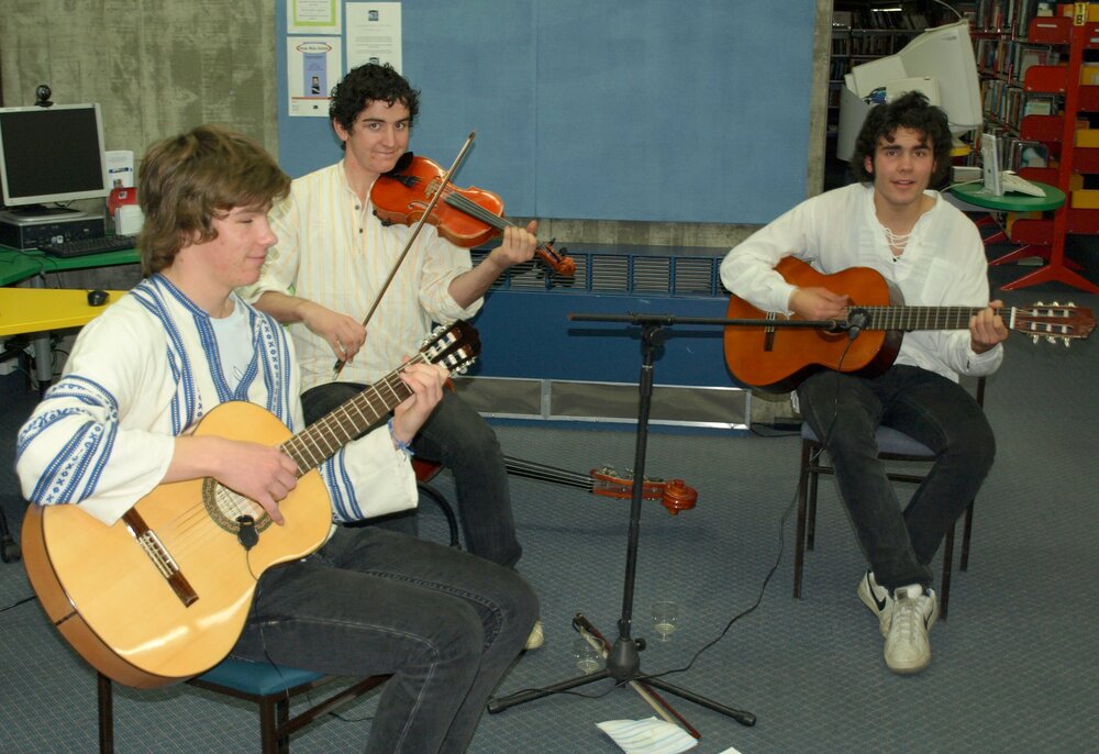 Musicians at library staff members reunion