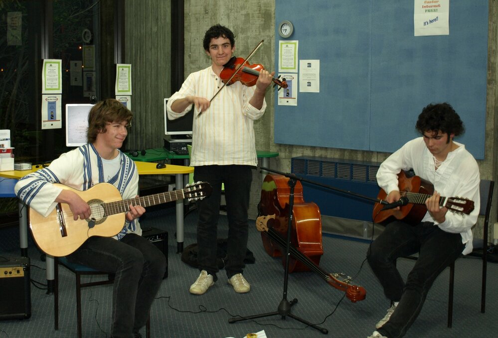 Musicians at library staff members reunion