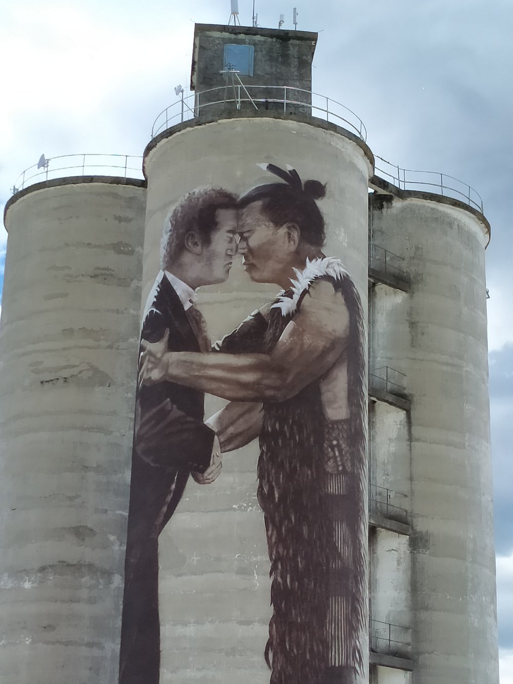 Waimate Grain Silo murals, Te Huruhuru and Michael Studholme