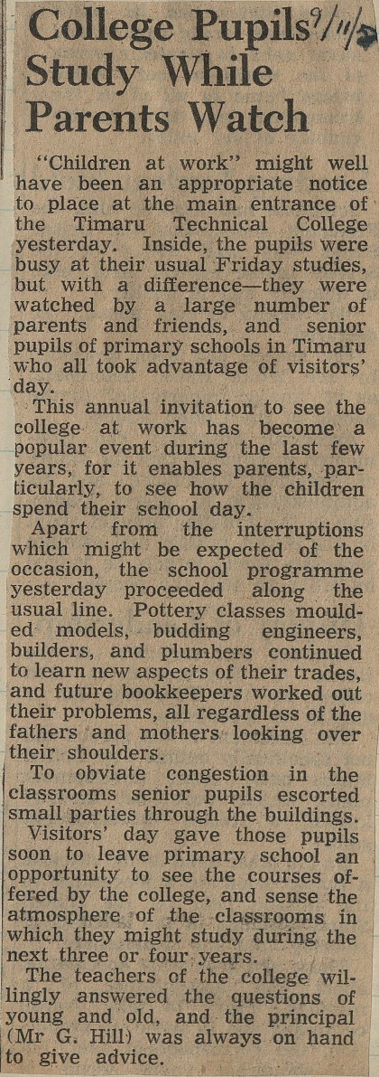 College Pupils Study While Parents Watch