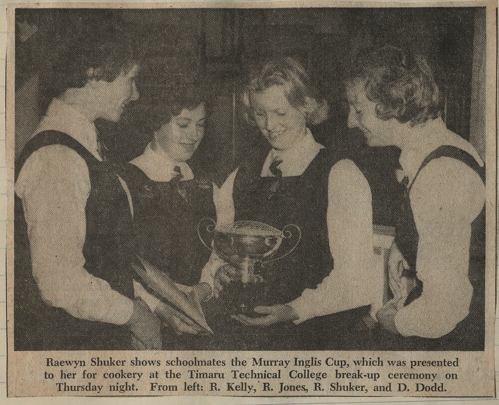 Raewyn Shuker shows schoolmates the Murray Inglis Cup
