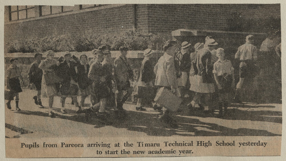 Pupils from Pareoa arriving at the Timaru Technical High School 