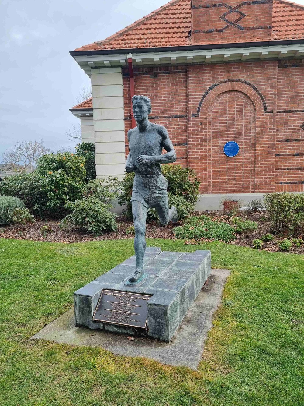 Jack Lovelock statue
