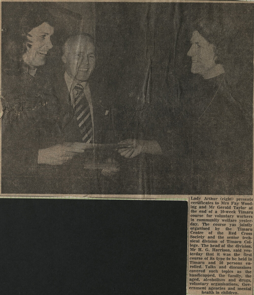 Lady Arthur presents certificates
