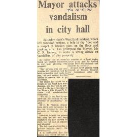 Mayor attacks vandalism in city hall