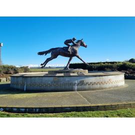 Phar Lap statue