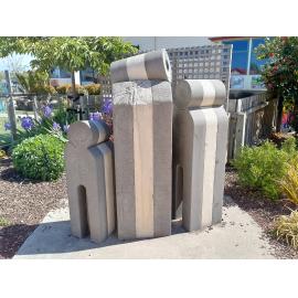 Dan de Har sculpture at Bluestone School