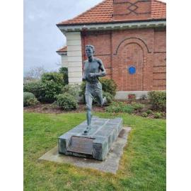 Jack Lovelock statue