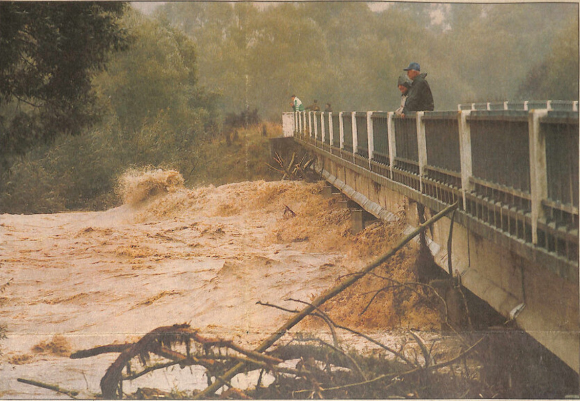 The Opihi River rushes under the Saleyards Bridge at Pleasant Point.
Image from The Timaru Herald 21 Mar 1994.