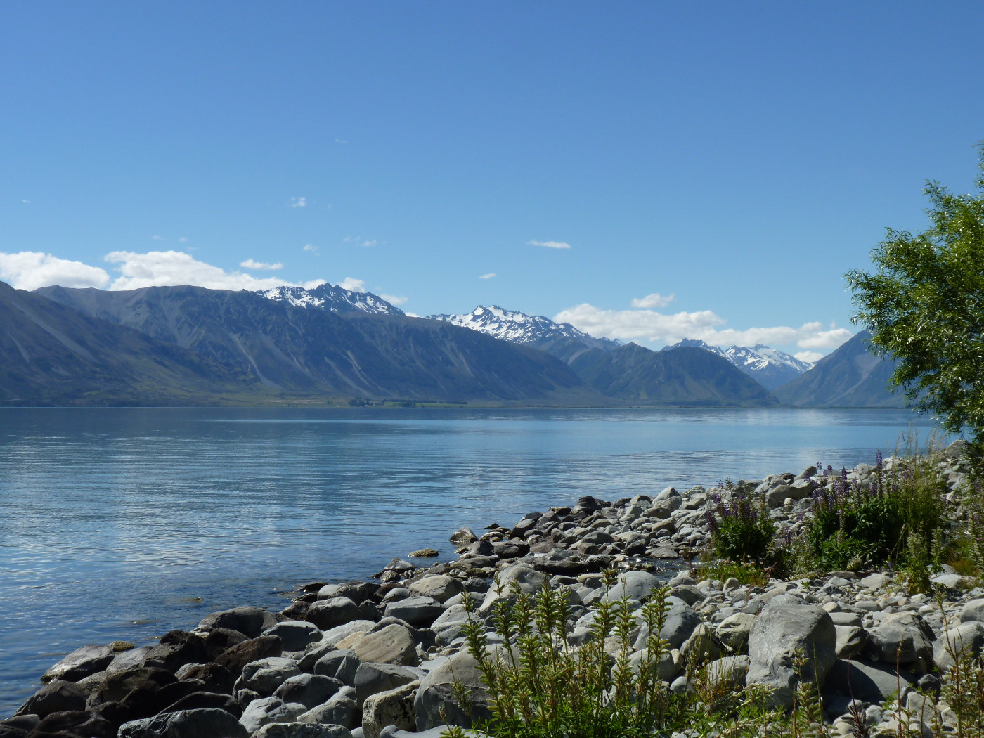 Lake Ōhau, 2014.

Michal Klajban, CC BY-SA 4.0 <https://creativecommons.org/licenses/by-sa/4.0>, via Wikimedia Commons