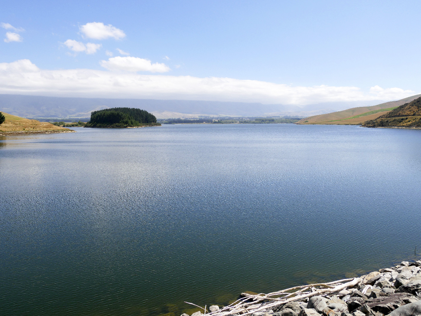 Lake Opuha with little island, Mackenzie District, Canterbury Region, South Island, New Zealand (view from dam to northwest) 2017

Ulrich Lange, Bochum, Germany, CC BY-SA 4.0 <https://creativecommons.org/licenses/by-sa/4.0>, via Wikimedia Commons