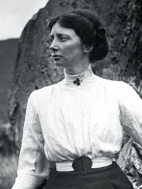 Unknown date; presumably taken during du Faur's climbing years in New Zealand, 1906-1913.

Guy Mannering, Public domain, via Wikimedia Commons